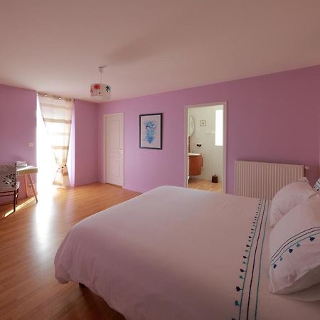 Gite La Loge Des Fees Latille Bagian luar foto