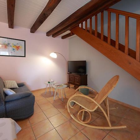 Gite La Loge Des Fees Latille Bagian luar foto