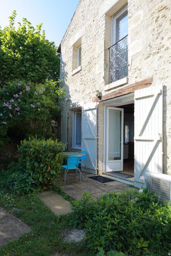 Gite La Loge Des Fees Latille Bagian luar foto
