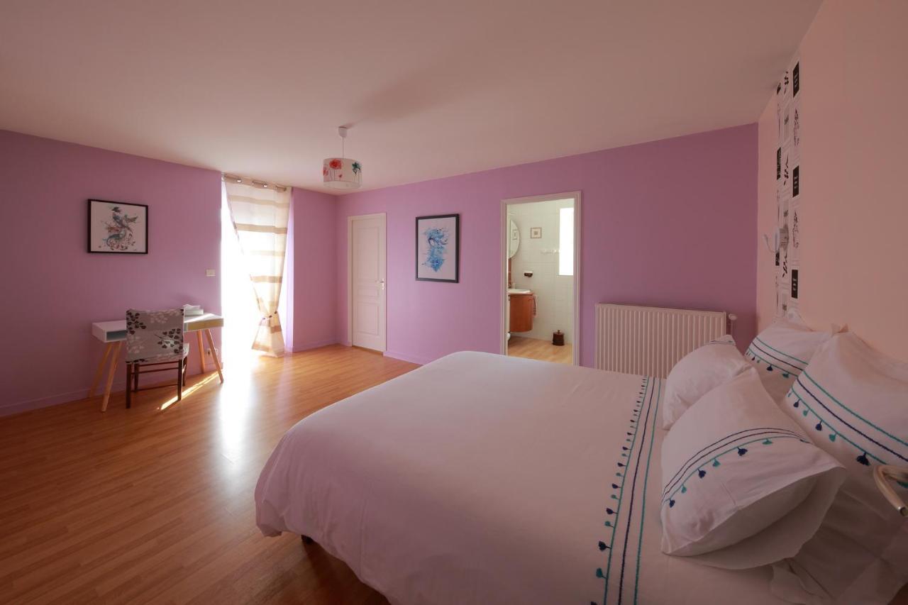 Gite La Loge Des Fees Latille Bagian luar foto