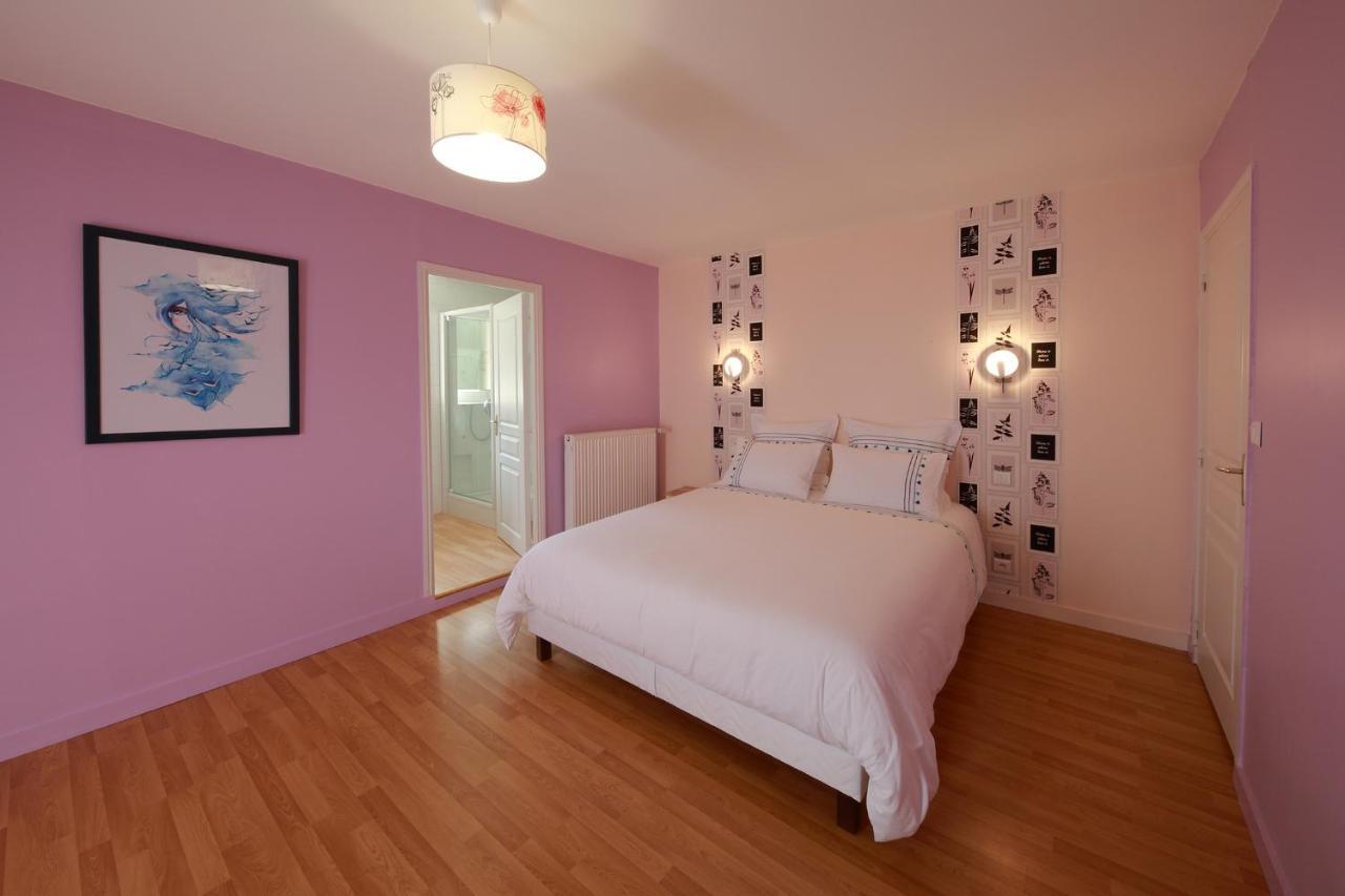 Gite La Loge Des Fees Latille Bagian luar foto